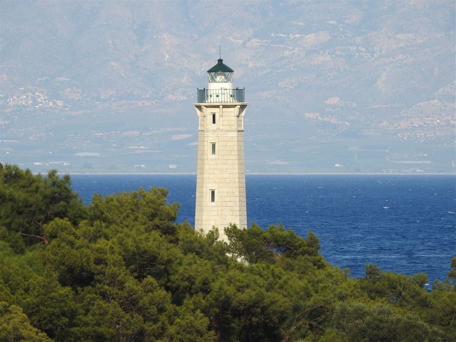 The octagonal 22m-high stone lighthouse on Cranae island.