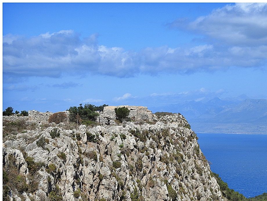 The castle of Ano Poula.