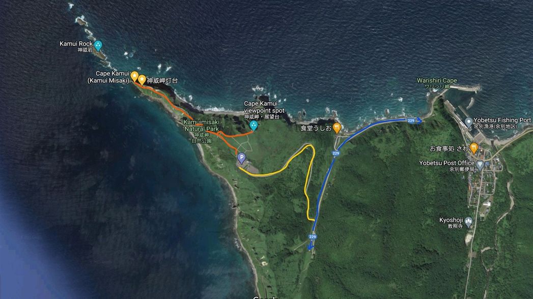 Cape Kamui on the map. Blue line marks Route229, the yellow line marks the drive to the parking lot, and the orange lines show the walking trails.