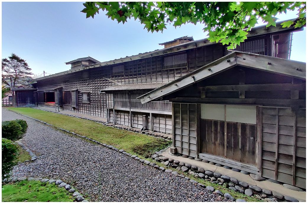 The backside and backyard of Shimoyoichi Unjouya.