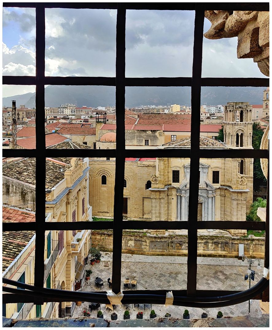 Piazza Bellini seen from Monasterio di Santa Caterina. Teatro Bellini is on the left and Santa Maria dell'Ammiraglio in the middle.