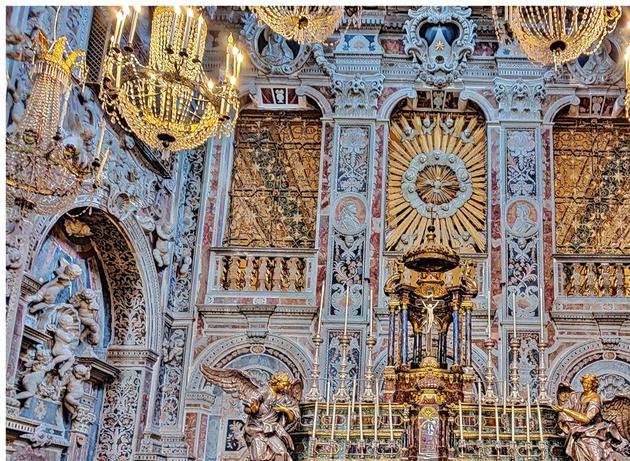The altar of Chiesa di Santa Caterina d'Alessandria.