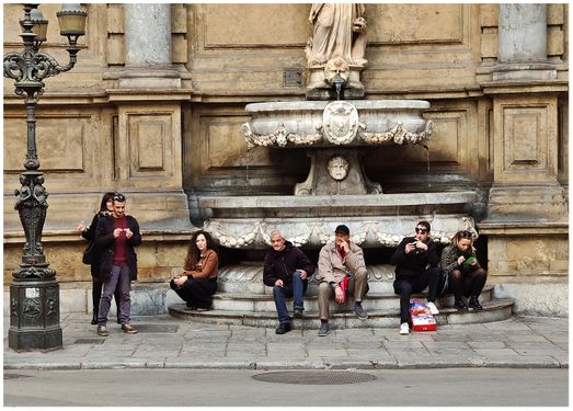 Quattro Canti is the meeting point for locals and tourists and the best point to start your visit to Palermo.