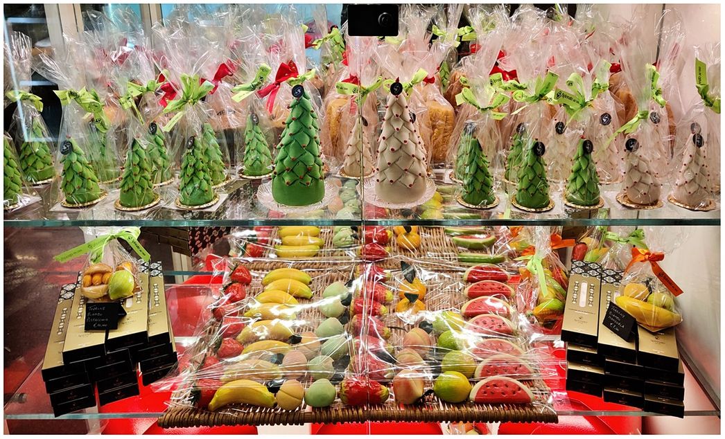 Christmas window with Frutta Martorana and 'prickly pear-Χmas tree' marzipan.