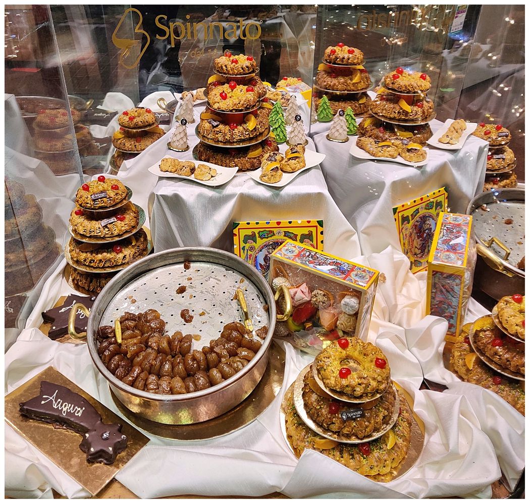 Christmas time. Buccelato at the windows of 