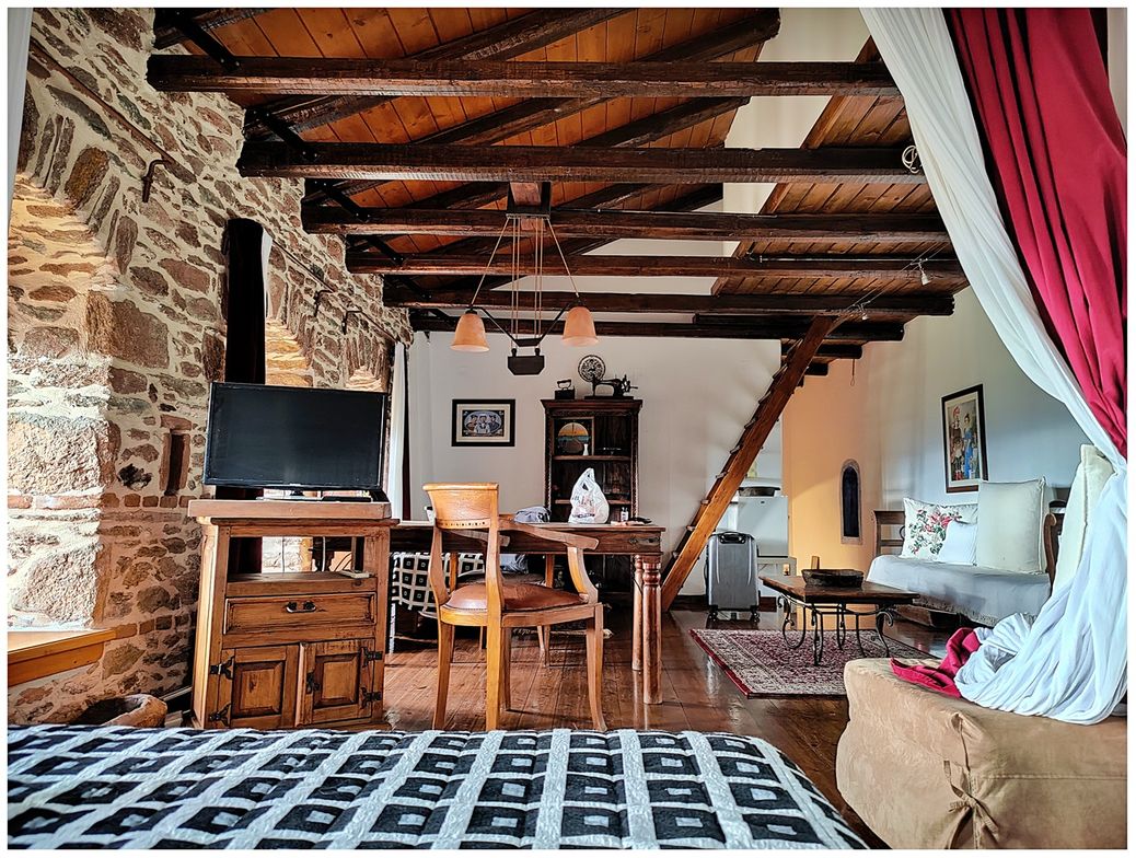 The biggest and the most beautiful room (called Αρχονταρίκι) of the Souliotis hotel.