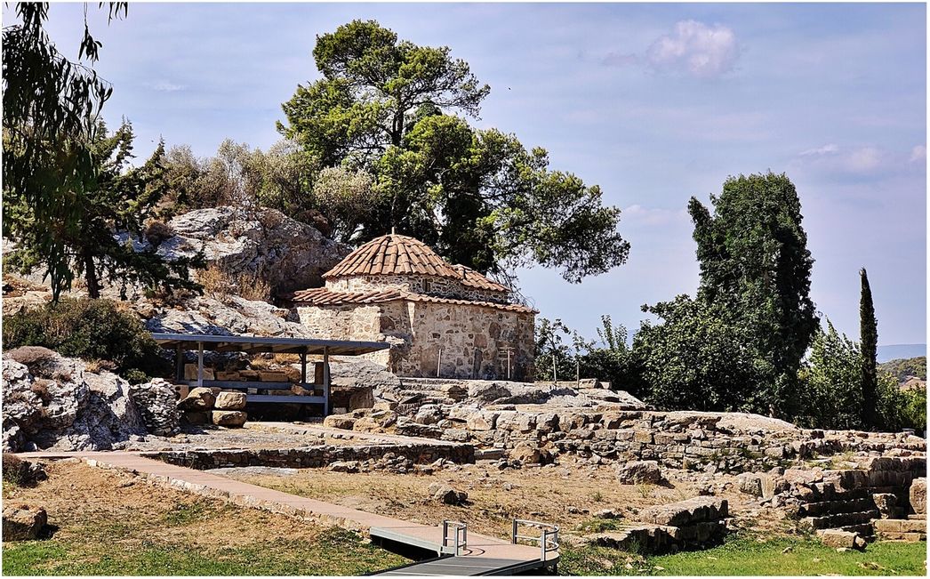 The chapel of Agios Georgios.